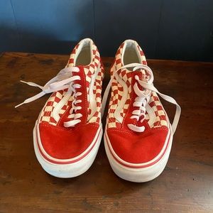 Vans Red and white checkered 9